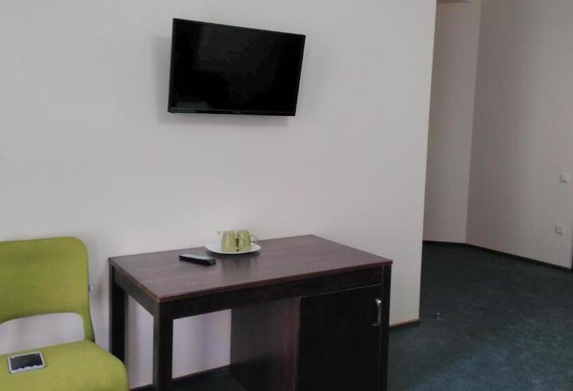 Deluxe Studio, City Club European