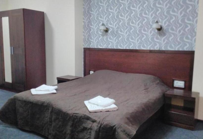 Deluxe Studio, City Club European