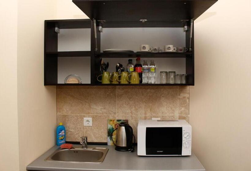 Deluxe Studio, City Club European