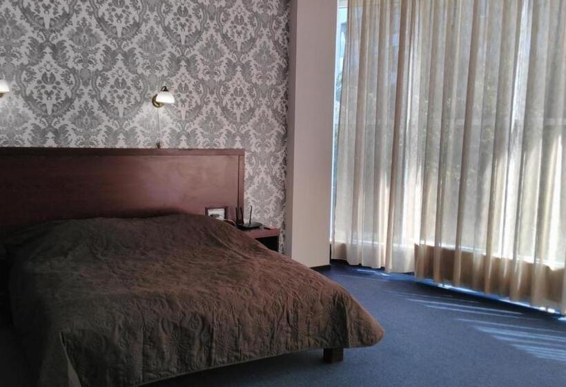 Suite, City Club European