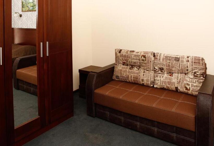 Deluxe Studio, City Club European