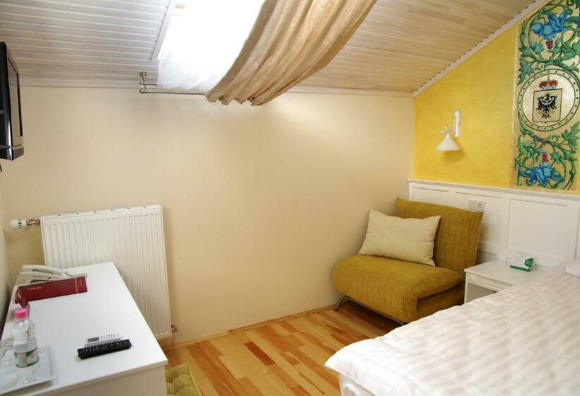 اتاق استاندارد یک نفره, Fontush Boutique