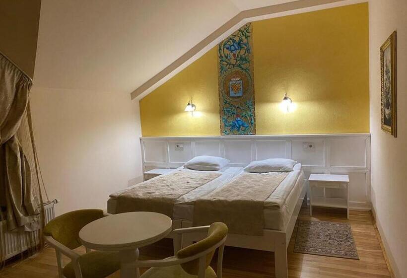 سوییت جونیور, Fontush Boutique