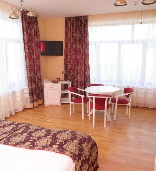 سوییت جونیور, Fontush Boutique