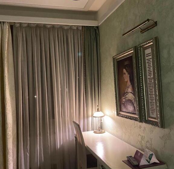 سوییت, Fontush Boutique