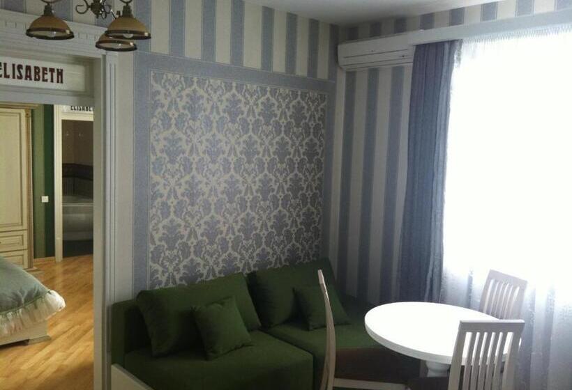 سوییت, Fontush Boutique