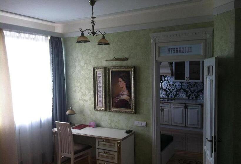 سوییت, Fontush Boutique