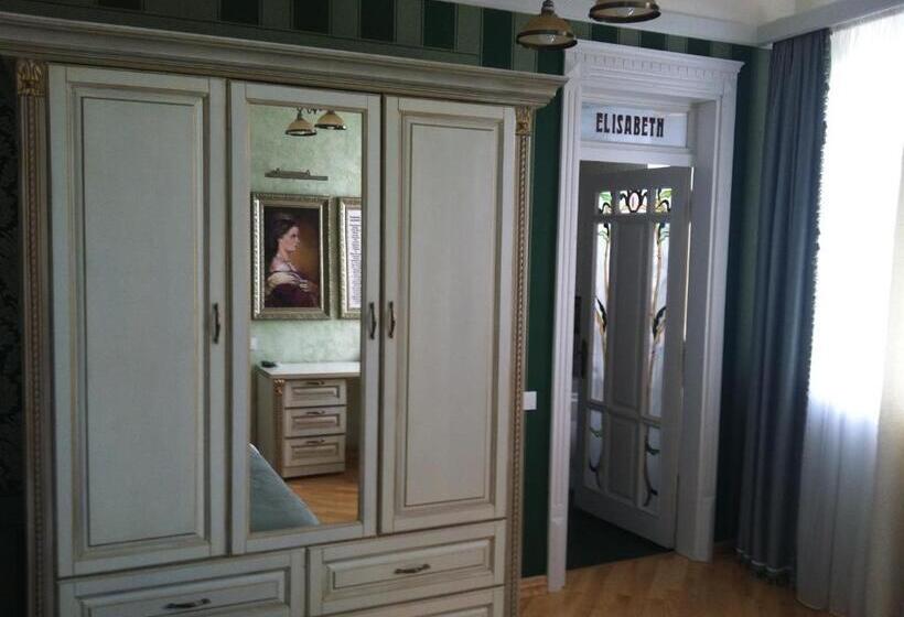 جناح, Fontush Boutique