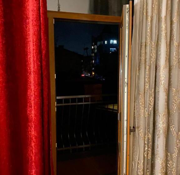 جناح مزود بجاكوزى, Fontush Boutique