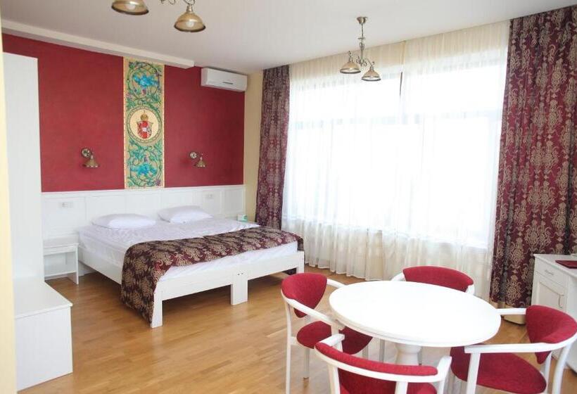 سوییت جونیور, Fontush Boutique