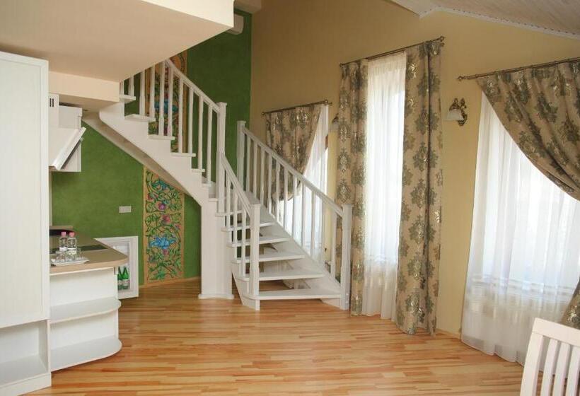 شقة غرفة واحدة, Fontush Boutique