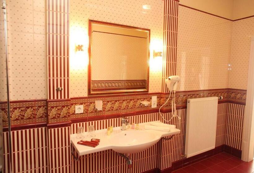 سوئیت با وان آب گرم, Fontush Boutique