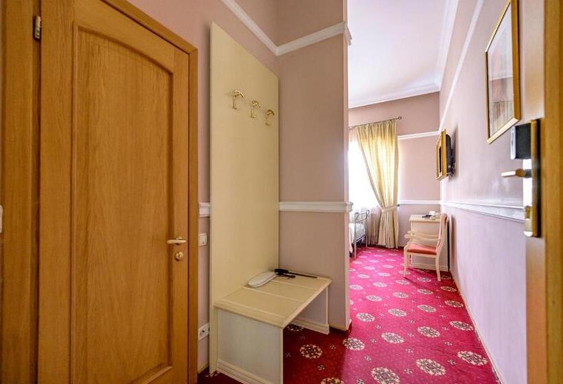 سوییت جونیور, Gostiniy Dvor