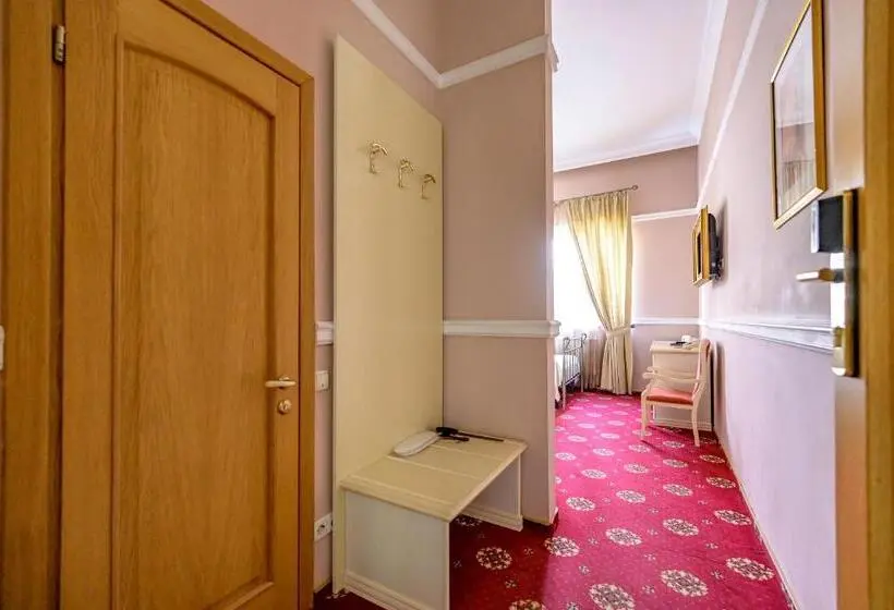 سوییت جونیور, Gostiniy Dvor
