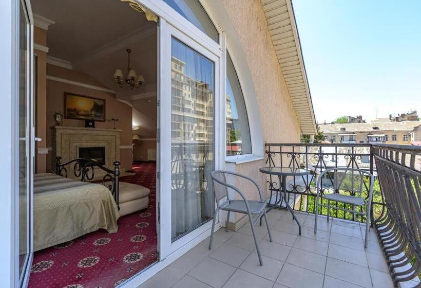 Suite, Gostiniy Dvor