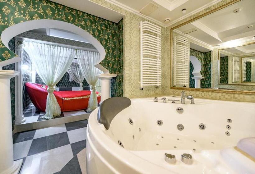 Suite Deluxe Pat King, Gostiniy Dvor