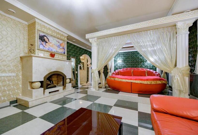 Suite Deluxe Pat King, Gostiniy Dvor