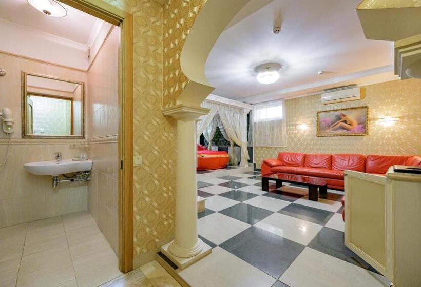 Suite Deluxe Pat King, Gostiniy Dvor