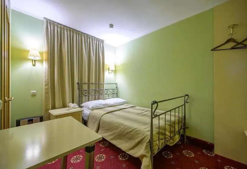 اتاق اکونومی, Gostiniy Dvor