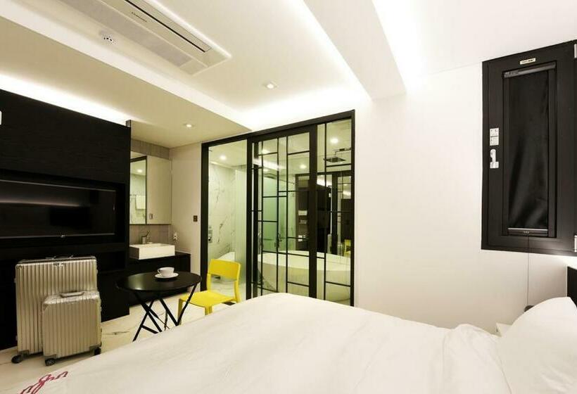 Номер Superior, Infini