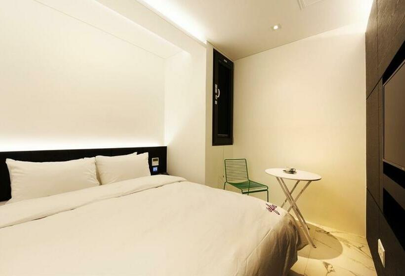 Номер Superior, Infini