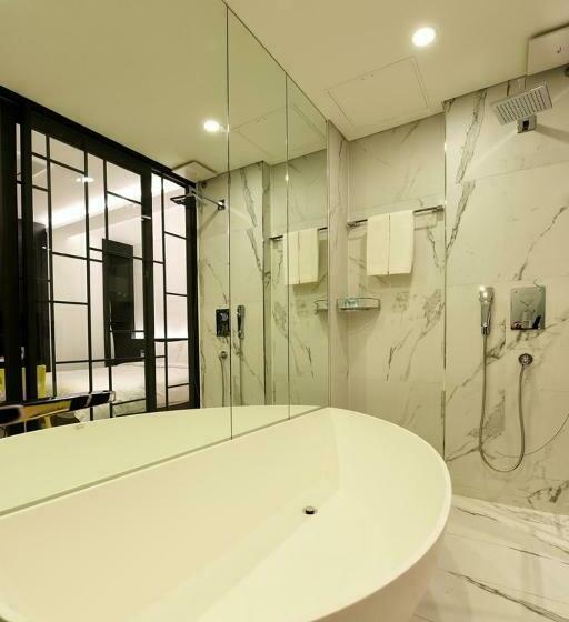 Номер Superior, Infini