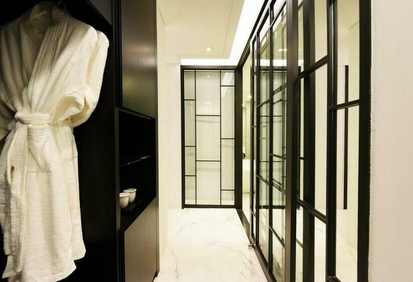 Номер Superior, Infini