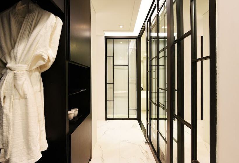 Номер Superior, Infini