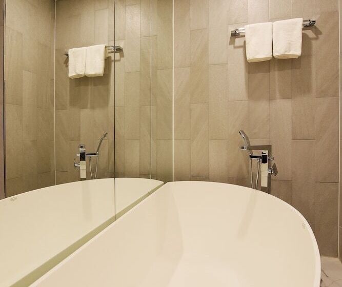 Номер Superior, Infini