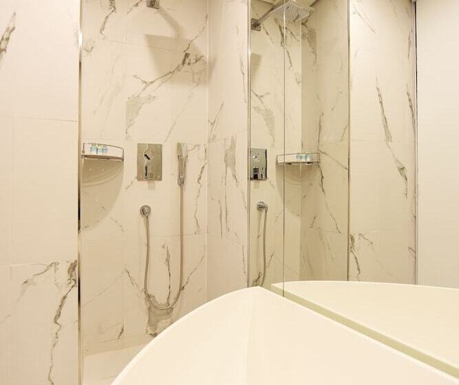 Номер Superior, Infini