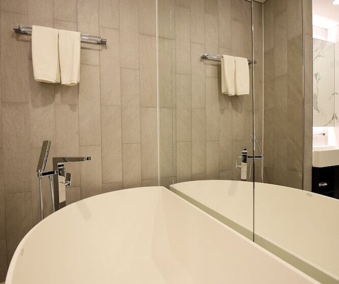 Номер Superior, Infini