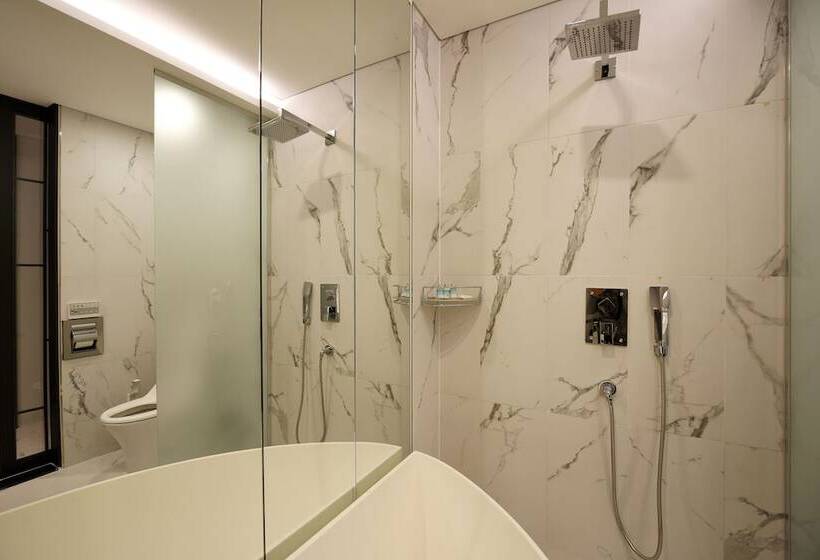 Номер Superior, Infini