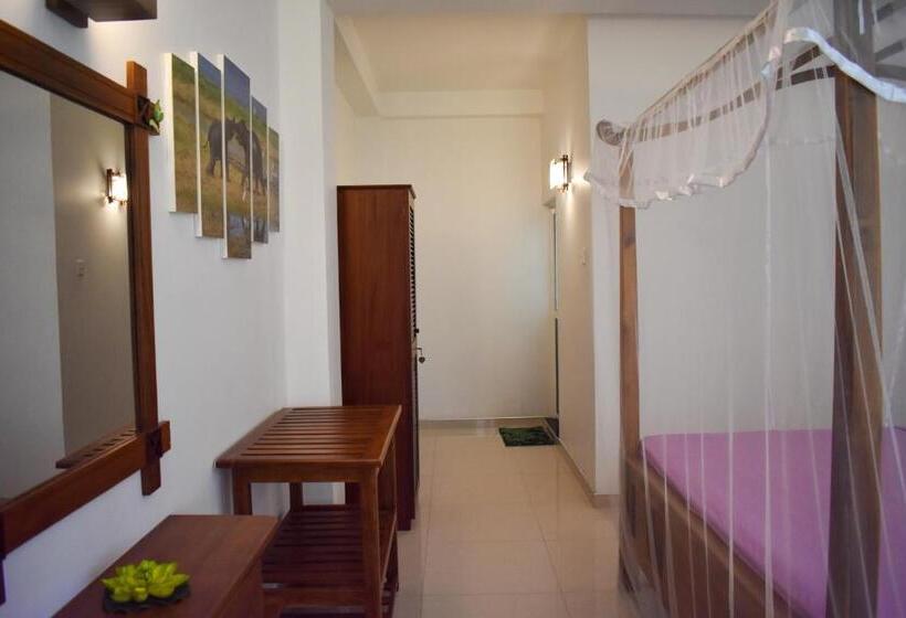 Номер Стандарт Трехместный, Iresort