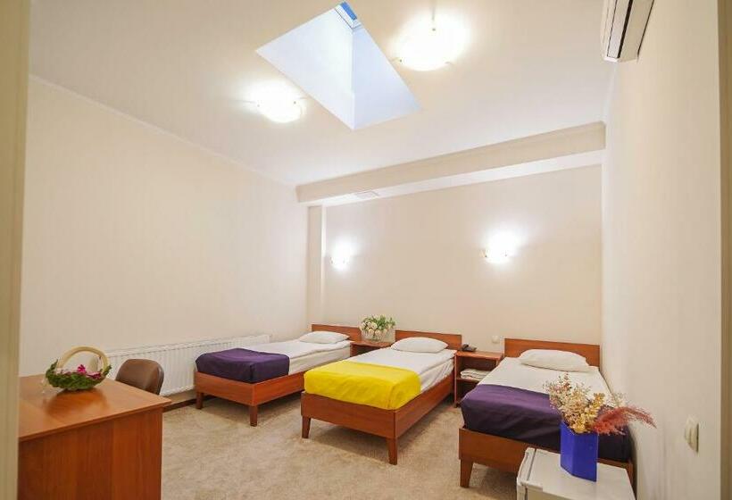 اتاق کلاسیک سه تخته, Kapu$ta