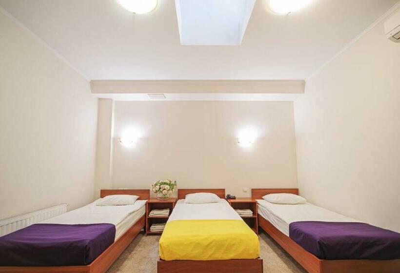 اتاق کلاسیک سه تخته, Kapu$ta