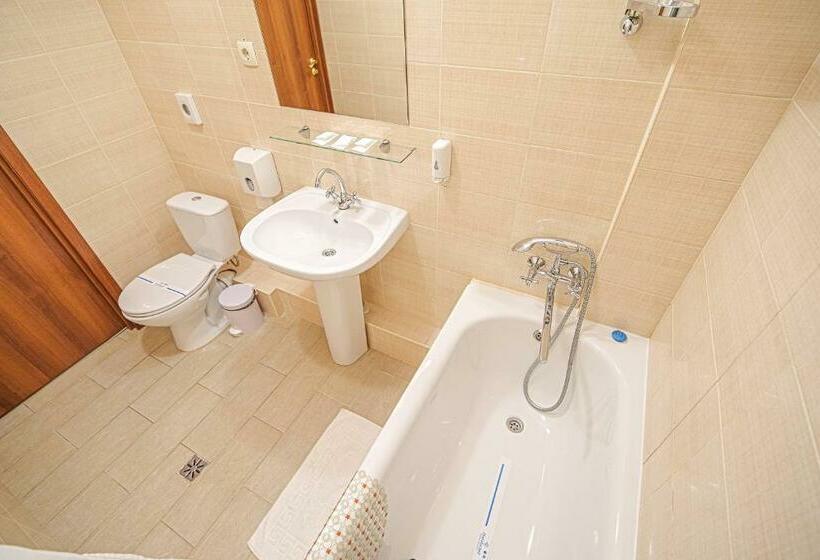 اتاق کلاسیک سه تخته, Kapu$ta