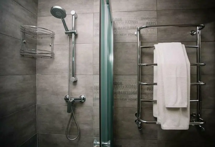 Habitació Triple Estàndard, Kateryna