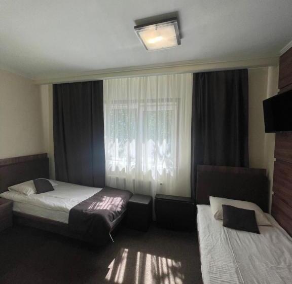 اتاق اکونومی, Kateryna