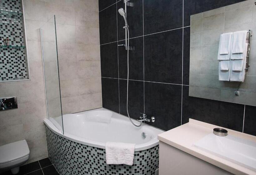 اتاق لوکس چهار تخته, Kateryna