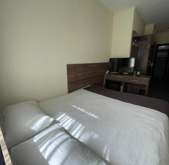 اتاق اکونومی, Kateryna