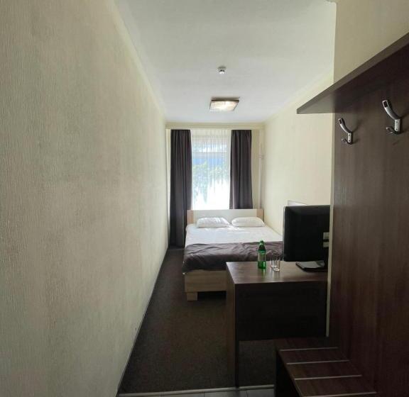 اتاق اکونومی, Kateryna