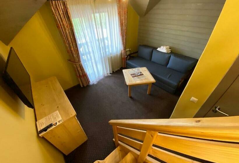 Familjesvit, Monysto