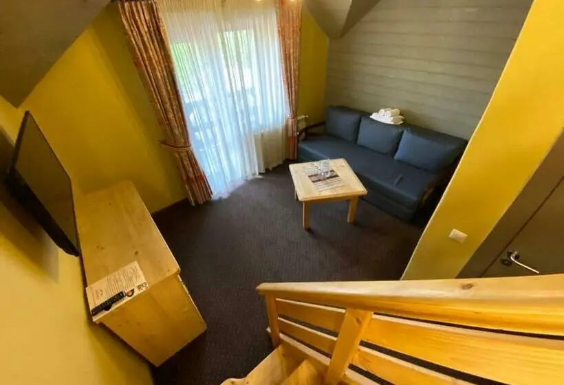 Suite Familiar, Monysto