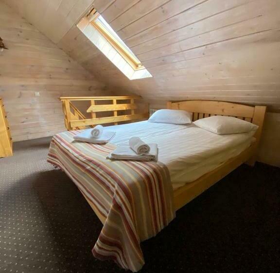 Familjesvit, Monysto