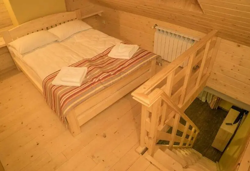 Suite Familiar, Monysto