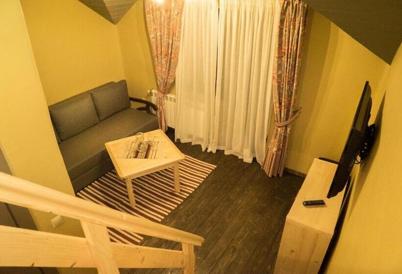 Familjesvit, Monysto