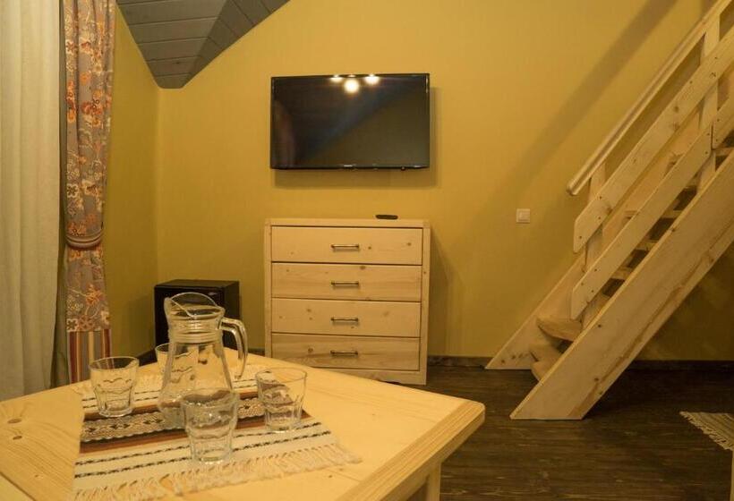 Familjesvit, Monysto