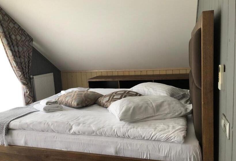 1 Sovrums Lägenhet, Monysto