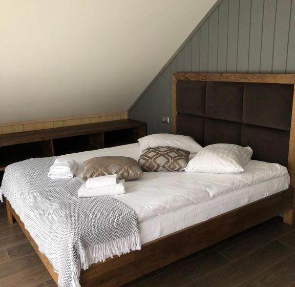 1 Sovrums Lägenhet, Monysto