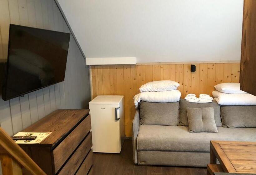 1 Sovrums Lägenhet, Monysto